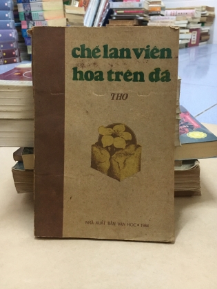 HOA TRÊN ĐÁ