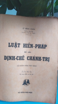 LUẬT HIẾN PHÁP VÀ CÁC ĐỊNH CHẾ CHÍNH TRỊ