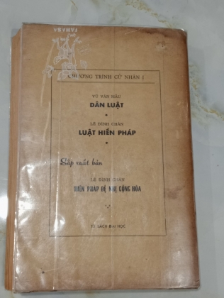 DANH TỪ VÀ TÀI LIỆU - DÂN LUẬT VÀ HIẾN LUẬT