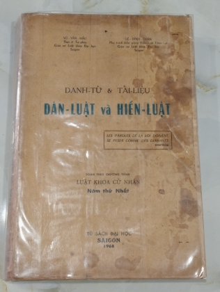 DANH TỪ VÀ TÀI LIỆU - DÂN LUẬT VÀ HIẾN LUẬT