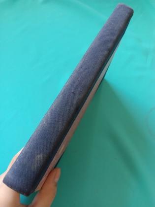 MỘT NỬA NHÂN LOẠI