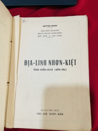 ĐỊA LINH NHƠN KIỆT - KIẾN HOÀ XƯA VÀ NAY (BẾN TRE) - HUỲNH MINH