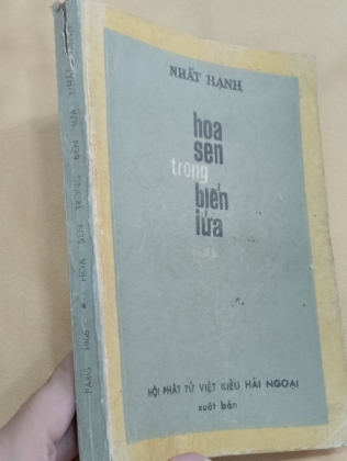 HOA SEN TRONG BIỂN LỬA