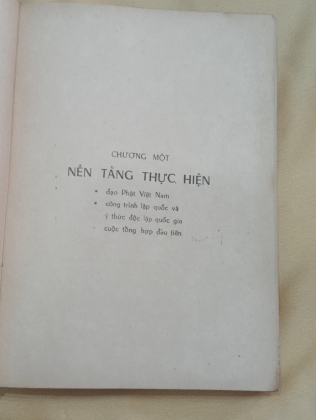 HOA SEN TRONG BIỂN LỬA