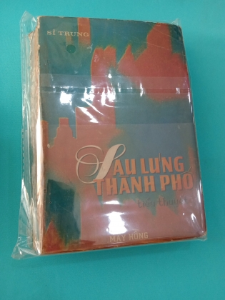  SAU LƯNG THÀNH PHỐ