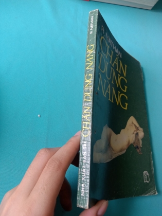 CHÂN DUNG NÀNG