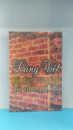 LÀNG VIỆT ĐỐI DIỆN TƯƠNG LAI HỒI SINH QUÁ KHỨ  