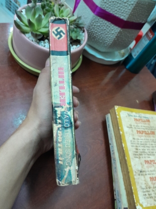 HITLER VÀ LÒ THIÊU SỐNG DÂN DO THÁI