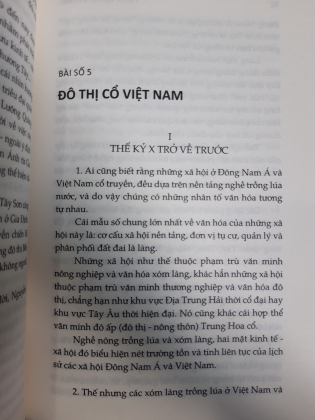 TRONG CÕI