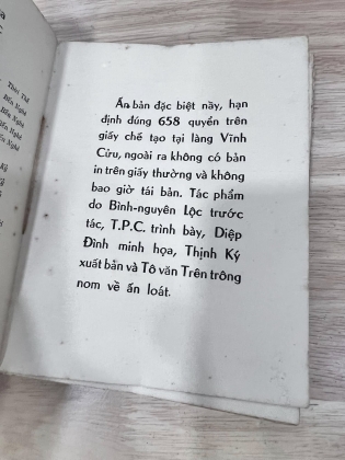 NHỮNG BƯỚC LANG THANG TRÊN HÈ PHỐ CỦA GÃ BÌNH NGUYÊN LỘC - BÌNH NGUYÊN LỘC