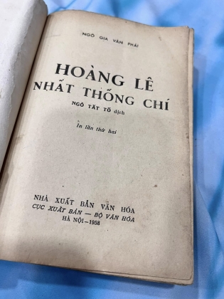 HOÀNG LÊ NHẤT THỐNG CHÍ - NGÔ TẤT TỐ DỊCH
