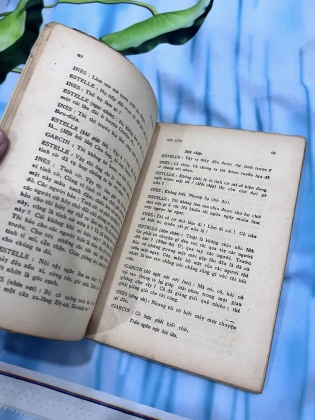 KÍN CỬA - SARTRE (TRẦN THIỆN ĐẠO DỊCH)