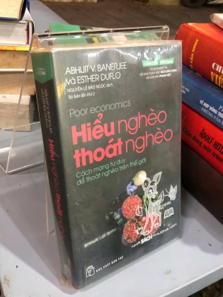 HIỂU NGHÈO THOÁT NGHÈO CÁCH MẠNG TƯ DUY ĐỂ THOÁT NGHÈO TRÊN THẾ GIỚI - NGUYỄN LÊ BẢO NGỌC DỊCH