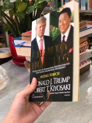 CHẠM TAY HOÁ VÀNG TẠI SAO MỘT SỐ DOANH NHANH TRỞ NÊN GIÀU CÓ CÒN NHỮNG NGƯỜI KHÁC THÌ KHÔNG? - DONALD J.TRUMP
