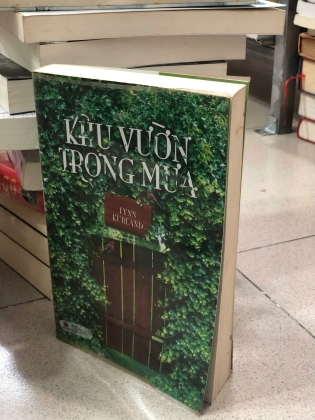 KHU VƯỜN TRONG MƯA - LYNN KURLAND