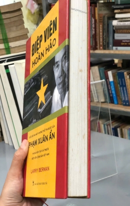ĐIỆP VIÊN HOÀN HẢO: CUỘC ĐỜI HAI MẶT KHÔNG THỂ TIN ĐƯỢC CỦA PHẠM XUÂN ẨN - LARRY BERMAN