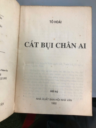 CÁT BỤI CHÂN AI - TÔ HOÀI
