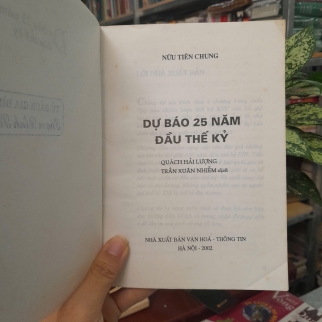 DỰ BÁO 25 NĂM ĐẦU THẾ KỶ - NỮU TIÊN CHUNG