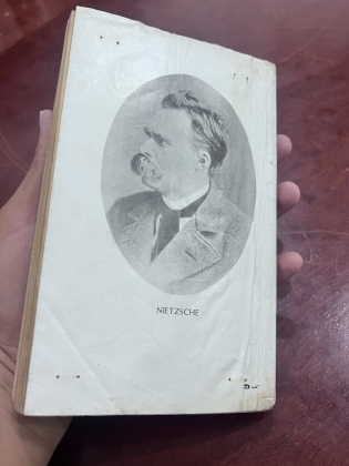 HOÀNG HÔN CỦA NHỮNG THẦN TƯỢNG - Friedrich Nietzsche (NGUYỄN HỮU HIỆU DỊCH)