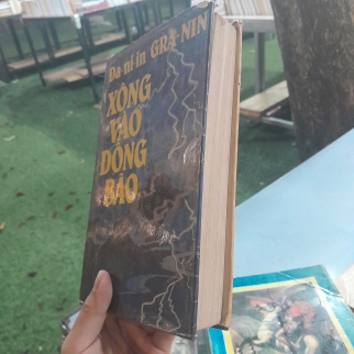XÔNG VÀO DÔNG BÃO