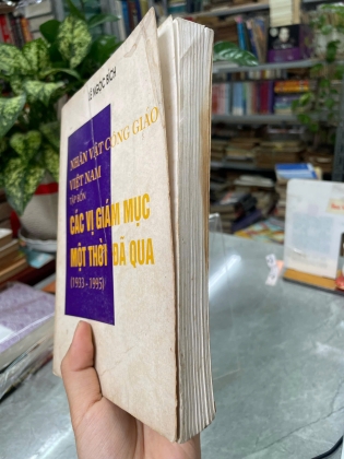 CÁC VỊ GIÁM MỤC MỘT THỜI ĐÃ QUA ( 1933 - 1995) - LÊ NGỌC BÍCH 
