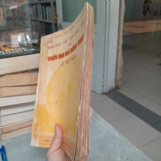 NHỮNG VẾT TÍCH ĐẦU TIÊN CỦA THỜI ĐẠI ĐỒ ĐỒNG THAU Ở VIỆT NAM
