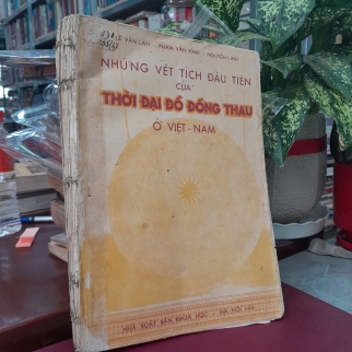 NHỮNG VẾT TÍCH ĐẦU TIÊN CỦA THỜI ĐẠI ĐỒ ĐỒNG THAU Ở VIỆT NAM