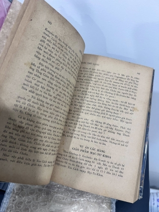 QUẦN ĐẢO NGỤC TÙ - NGỌC THỨ LANG DỊCH (TẬP 2)