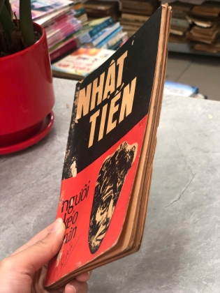 NGƯỜI KÉO MÀN - NHẬT TIẾN
