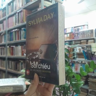 SOI CHIẾU - SYLVIA DAY