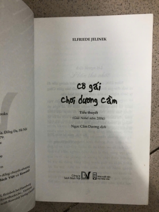 CÔ GÁI CHƠI DƯƠNG CẦM - ELFRIEDE JELINEK