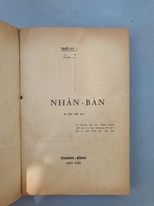NHÂN BẢN - KIM ĐỊNH