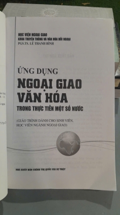 ỨNG DỤNG NGOẠI GIAO VĂN HOÁ TRONG THỰC TIỄN MỘT SỐ NƯỚC - LÊ THÀNH BÌNH