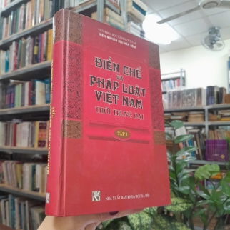 ĐIỂN CHẾ VÀ PHÁP LUẬT VIỆT NAM THỜI TRUNG ĐẠI - NGUYỄN NGỌC NHUẬN (CHỦ BIÊN)