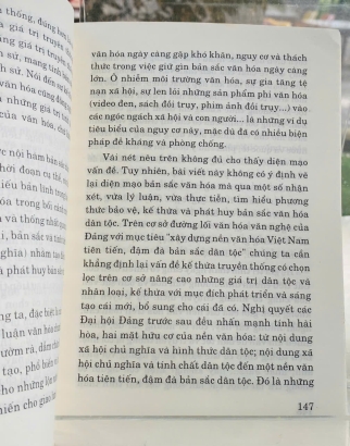 NHẬN DIỆN MẤY VẤN ĐỀ VĂN HÓA 