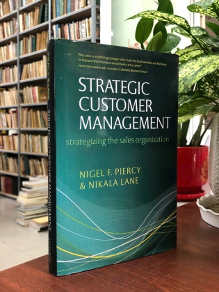 Strategic Customer Management: Strategizing the Sales Organization - Nigel F. Piercy, Nikala Lane.