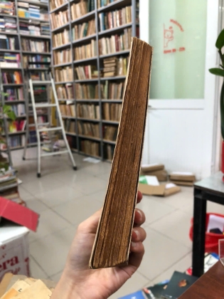 NGƯỜI ĐÀN BÀ TRONG CỒN CÁT - KOBO ABE