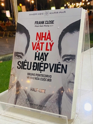 NHÀ VẬT LÝ HAY SIÊU ĐIỆP VIÊN - FRANK CLOSE