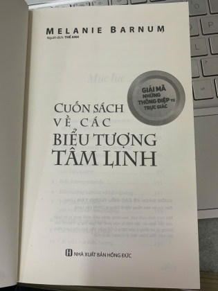 CUỐN SÁCH VỀ CÁC BIỂU TƯỢNG TÂM LINH - MELANIE BARNUM