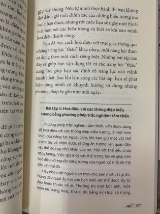 CUỐN SÁCH VỀ CÁC BIỂU TƯỢNG TÂM LINH - MELANIE BARNUM