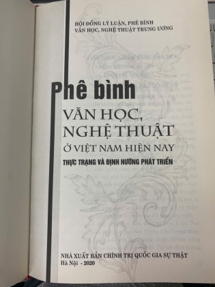 PHÊ BÌNH VĂN HỌC NGHỆ THUẬT Ở VIỆT NAM HIỆN NAY