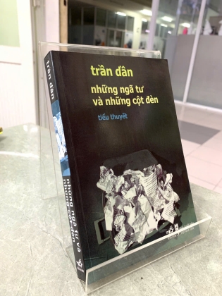 NHỮNG NGÃ TƯ VÀ NHỮNG CỘT ĐÈN - TRẦN DẦN