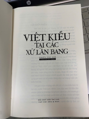 VIỆT KIỀU TẠI CÁC XỨ LÂN BANG - NHIỀU TÁC GIẢ