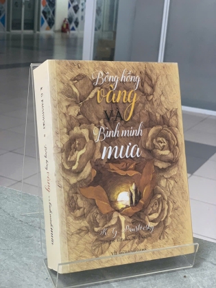 BÔNG HỒNG VÀNG VÀ BÌNH MINH MƯA - K. G. PAUSTOVSKY
