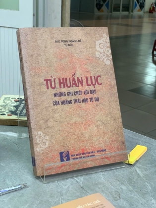 TỪ HUẤN LỤC: NHỮNG GHI CHÉP LỜI DẠY CỦA HOÀNG THÁI HẬU TỪ DỤ - DỰC TÔNG HOÀNG ĐẾ TỰ ĐỨC
