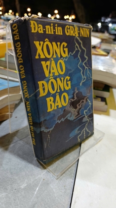 XÔNG VÀO DÔNG BÃO 