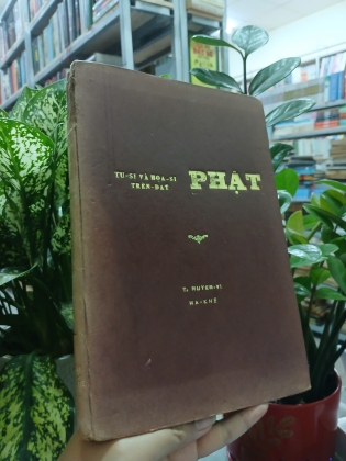 TU SĨ VÀ ĐẠO SĨ TRÊN ĐẤT PHẬT 