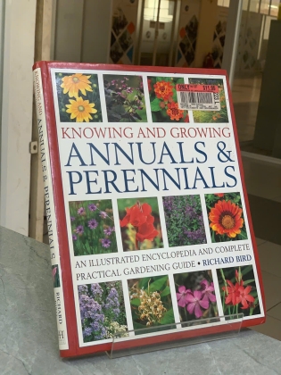 KNOWING AND GROWING ANNUALS & PERENNIALS (HIỂU VÀ TRỒNG CÂY HÀNG NĂM & LÂU NĂM)
