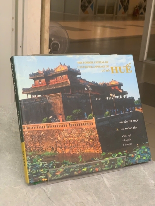 CỐ ĐÔ HUẾ: VIỆT NGỮ, ENGLISH, FRANCAIS - NGUYỄN THẾ THỤC 