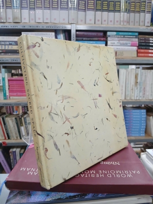 CULTIVATING SACRED SPACE (NUÔI DƯỠNG KHÔNG GIAN THÁNH THIỆN)